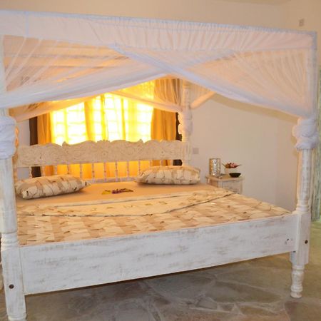 Bed and breakfast Kimya House, Watamu Extérieur photo